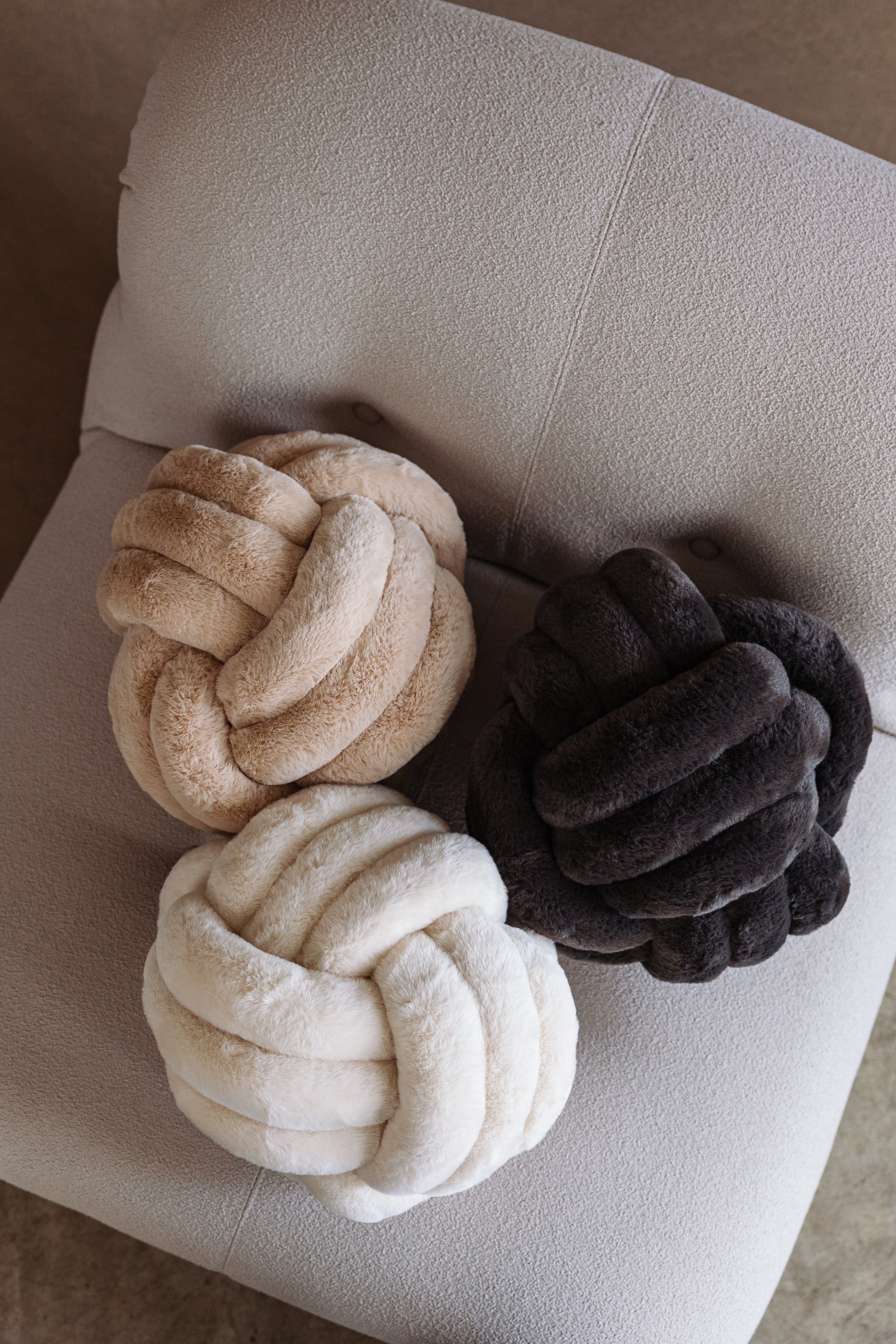 Knotty Pillow Charcoal - Image 3